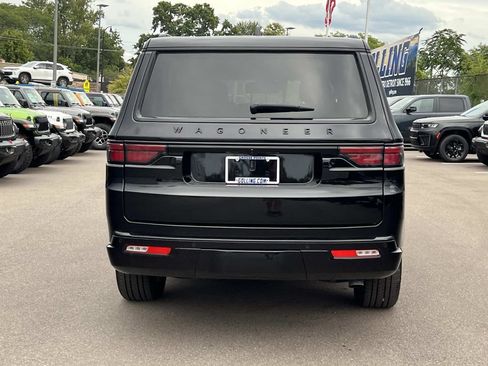 Used 2025 Jeep Wagoneer L Series II AWD/4WD image 5