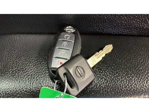 Used 2017 Nissan Titan SL AWD/4WD image 20