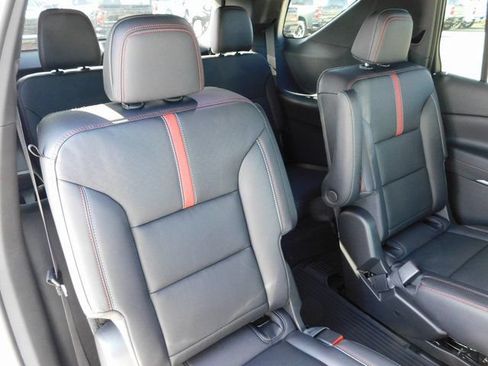 New 2026 Chevrolet Traverse RS w/ LPO, Floor Liner Package FWD image 23