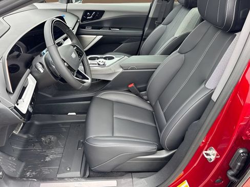 New 2027 Cadillac Optiq Luxury w/ LPO, Floor Liner Package AWD/4WD image 9