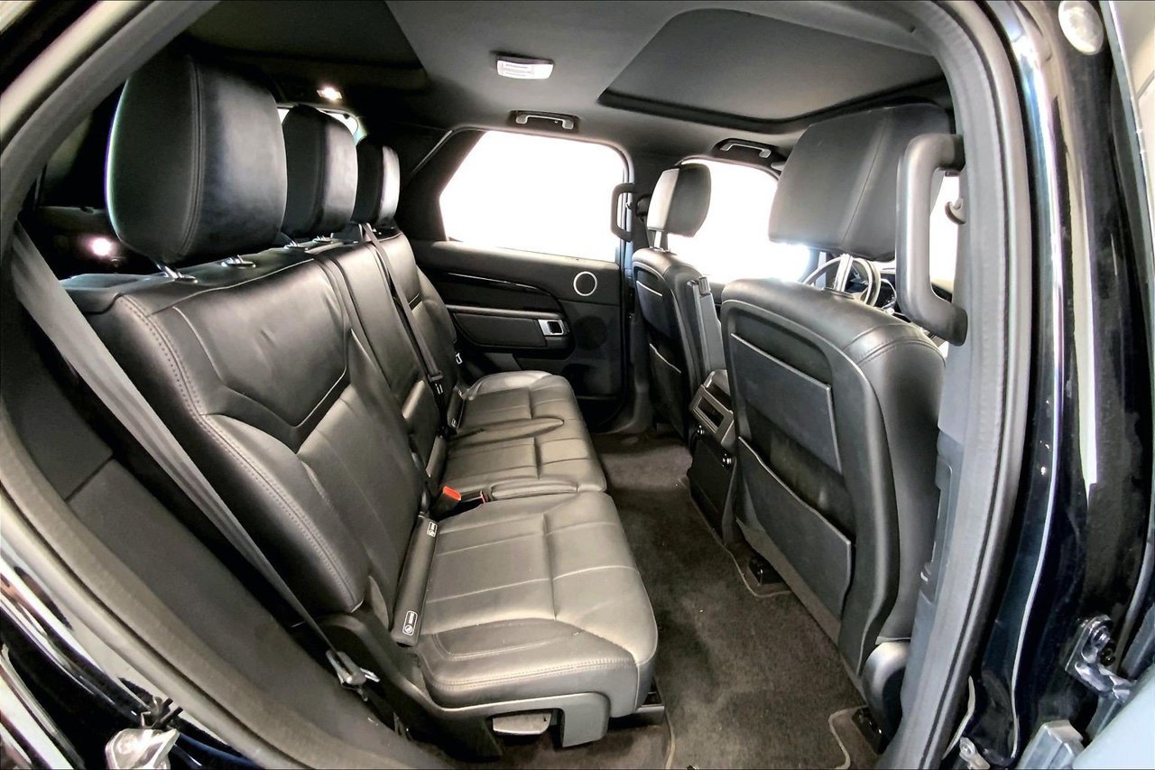 Used 2020 Land Rover Discovery SE AWD/4WD image 25