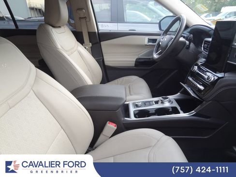 Used 2023 Ford Explorer Platinum w/ Technology Package AWD/4WD image 10