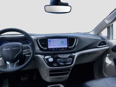 Used 2023 Chrysler Pacifica Touring-L FWD image 21