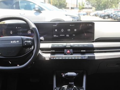 Certified 2025 Kia K4 FWD image 12