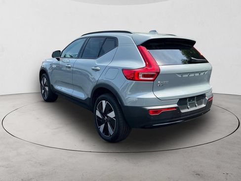 Certified 2025 Volvo EX40 Core AWD/4WD image 3