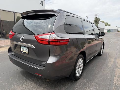 Used 2015 Toyota Sienna Limited Premium image 5