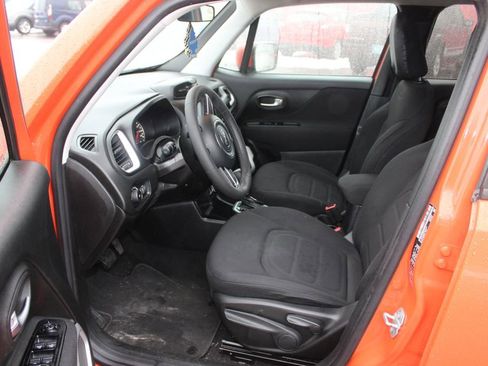 Used 2019 Jeep Renegade Latitude image 16