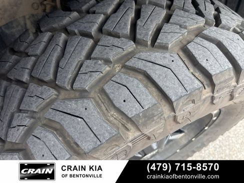 Used 2022 Toyota Tacoma TRD Off-Road w/ TRD Premium Off Road Package AWD/4WD image 10