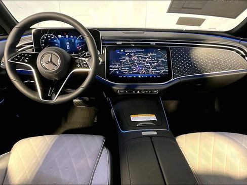 New 2026 Mercedes-Benz E 450 4MATIC Sedan image 11