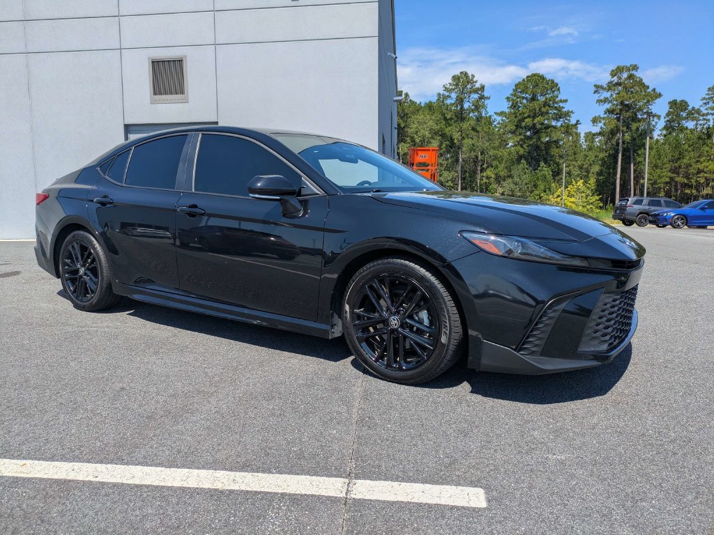 Used 2025 Toyota Camry SE FWD image 2