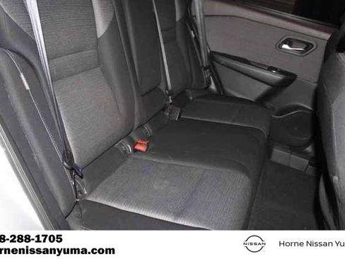 Used 2021 Nissan Rogue SV image 9