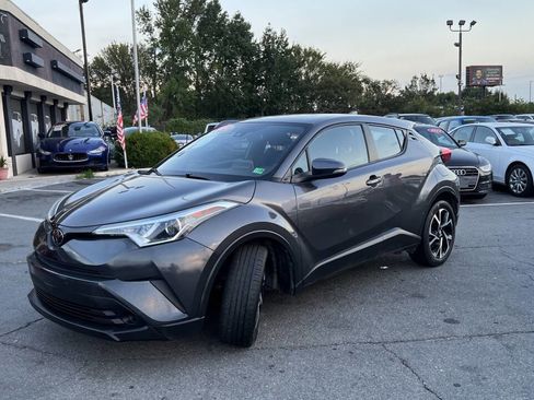 Used 2019 Toyota C-HR XLE image 1