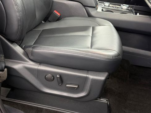 Used 2022 Ford Expedition XLT image 14