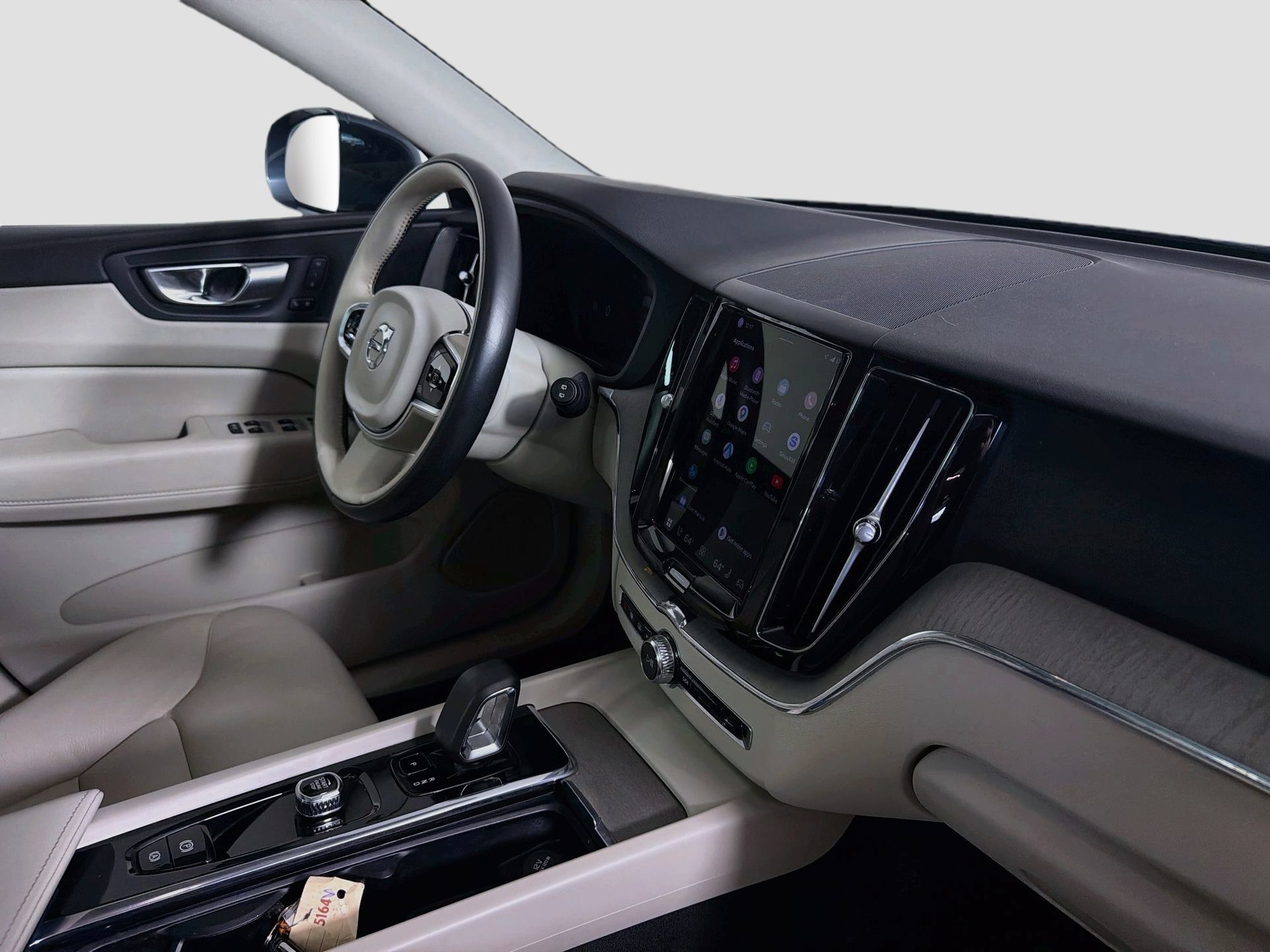 Certified 2023 Volvo XC60 B5 Plus AWD/4WD image 29