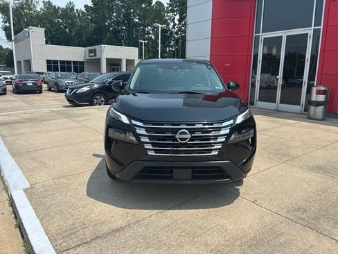 Used 2024 Nissan Rogue SV FWD image 2