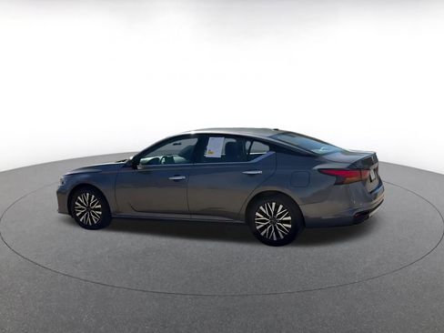 Used 2025 Nissan Altima 2.5 SV image 10