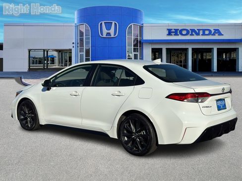 Used 2024 Toyota Corolla SE image 4