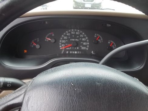 Used 2001 Ford E-150 and Econoline 150 image 9