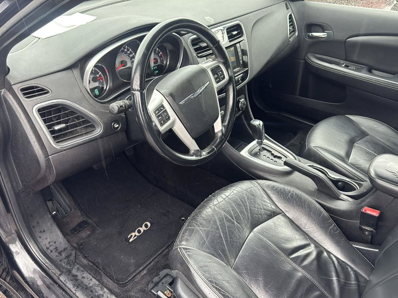 Used 2011 Chrysler 200 Limited FWD image 9