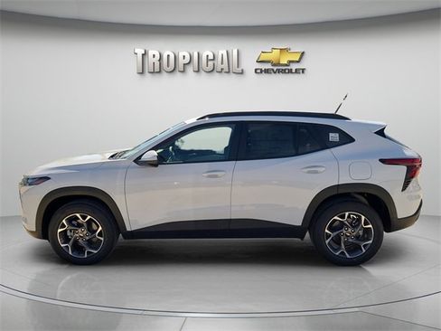 New 2026 Chevrolet Trax LT image 2