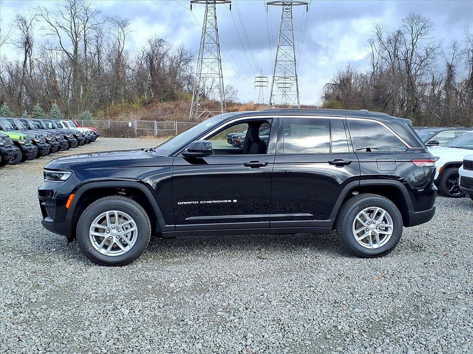 New 2025 Jeep Grand Cherokee Laredo X w/ Luxury Tech Group I AWD/4WD image 2