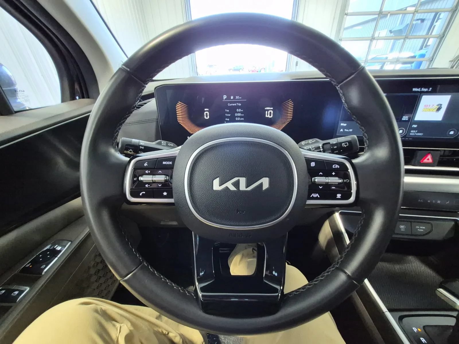 Used 2025 Kia Carnival FWD image 26