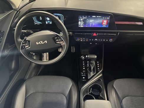 Certified 2025 Kia Niro SX Touring image 4