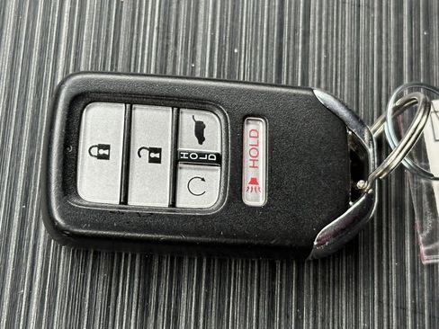 Used 2017 Honda Pilot Touring image 14