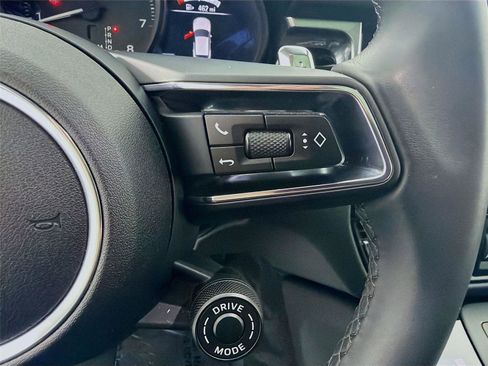 Used 2025 Porsche Macan AWD image 13