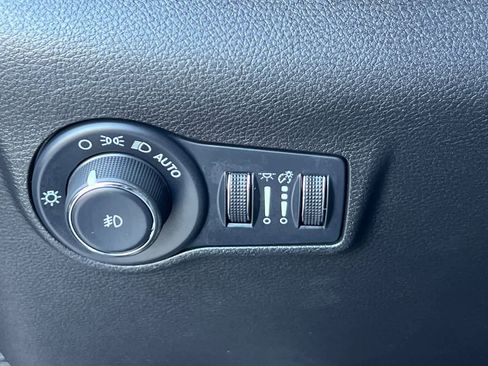 Used 2024 Jeep Compass Limited image 33