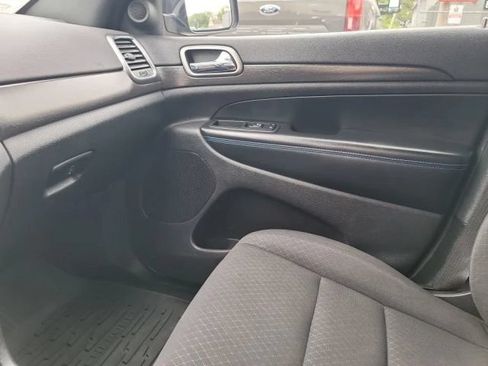 Used 2018 Jeep Grand Cherokee Laredo AWD/4WD image 20