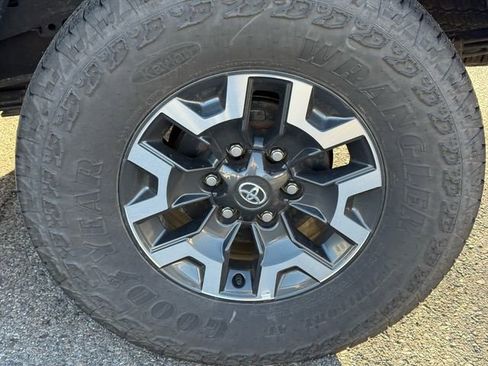 Used 2023 Toyota Tacoma TRD Off-Road image 13