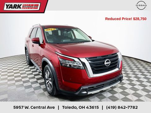 Used 2023 Nissan Pathfinder SL AWD/4WD image 1