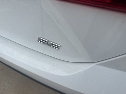 Used 2025 Toyota Camry SE FWD image 4