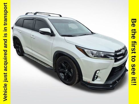 Used 2019 Toyota Highlander Limited AWD/4WD image 2