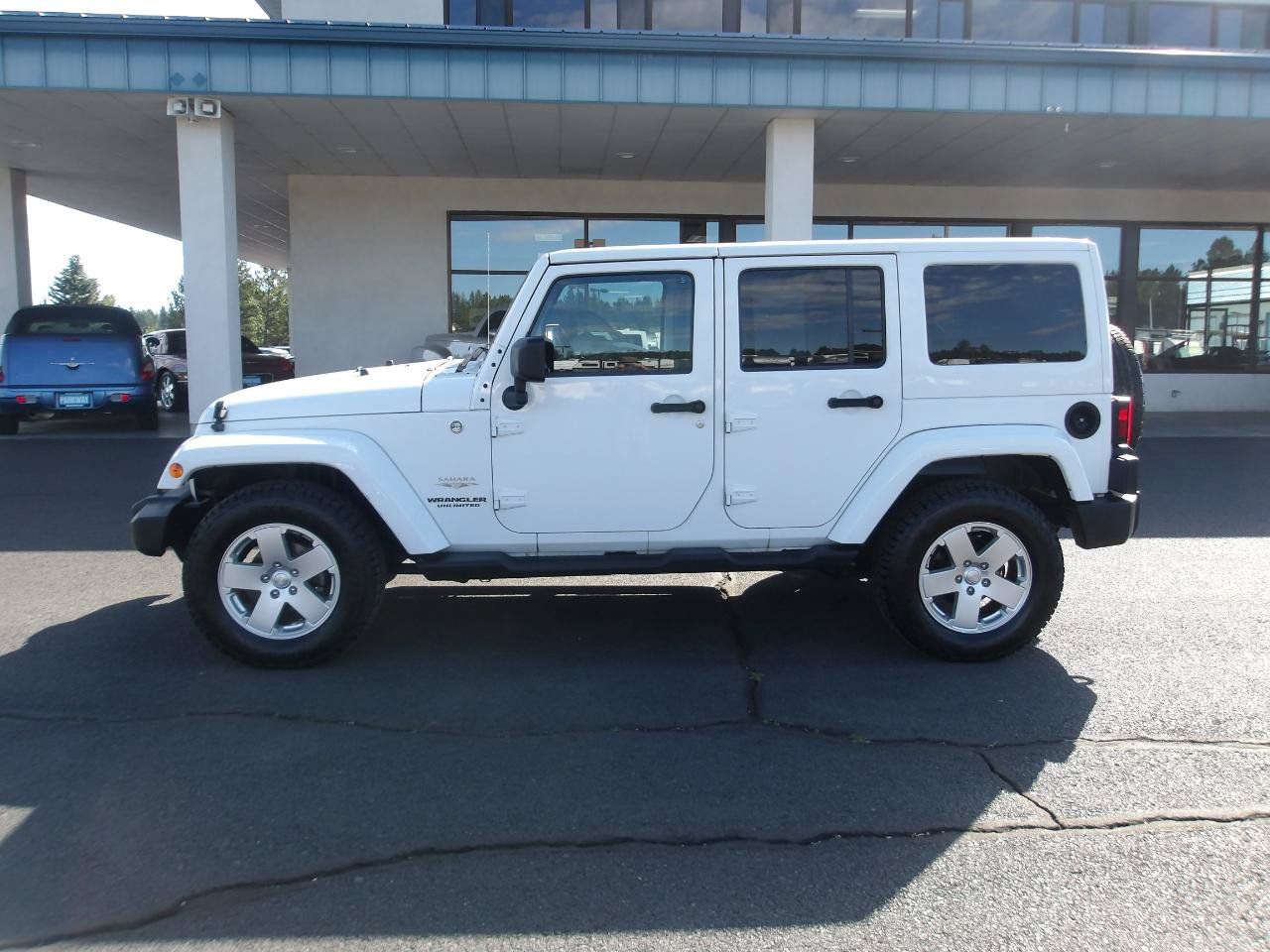 Used 2012 Jeep Wrangler Unlimited Sahara w/ Connectivity Group AWD/4WD image 2