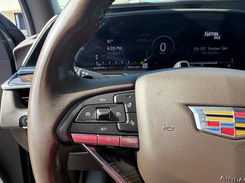 Used 2024 Cadillac Escalade Premium Luxury AWD/4WD image 32