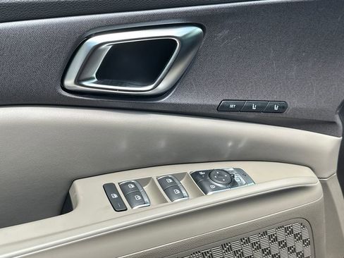 New 2026 Kia Carnival EX FWD image 11