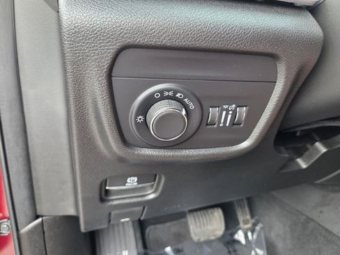 Certified 2025 Jeep Grand Cherokee Altitude AWD/4WD image 22