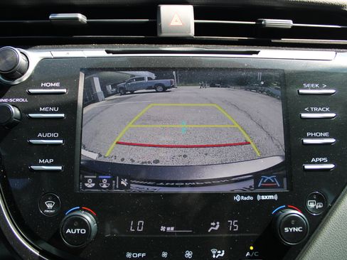 Used 2020 Toyota Camry XSE image 27