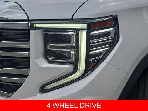 Used 2023 GMC Sierra 1500 SLT w/ SLT Premium Plus Package AWD/4WD image 31