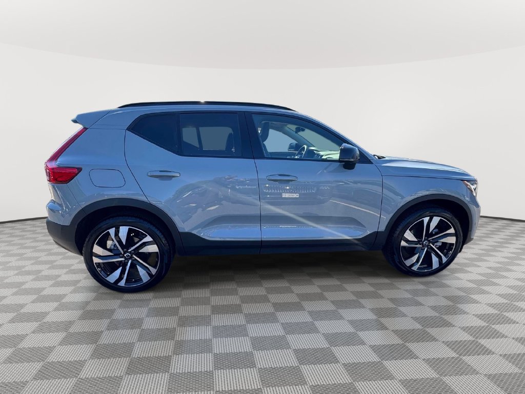 Used 2026 Volvo XC40 B5 Ultra w/ Climate Package AWD/4WD image 3