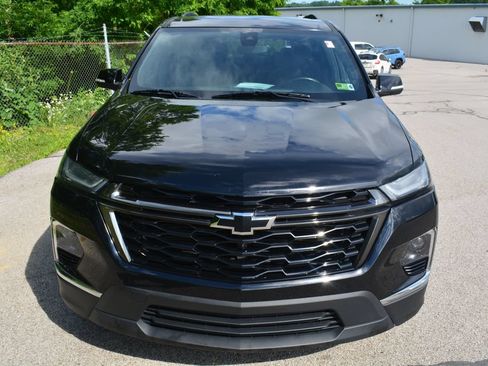 Used 2022 Chevrolet Traverse LT w/ LPO, Blackout Package AWD/4WD image 2