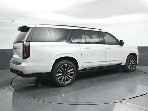 Used 2024 Cadillac Escalade ESV Sport Platinum AWD/4WD image 3