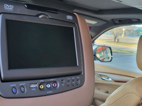 Used 2017 Cadillac Escalade ESV Platinum image 31