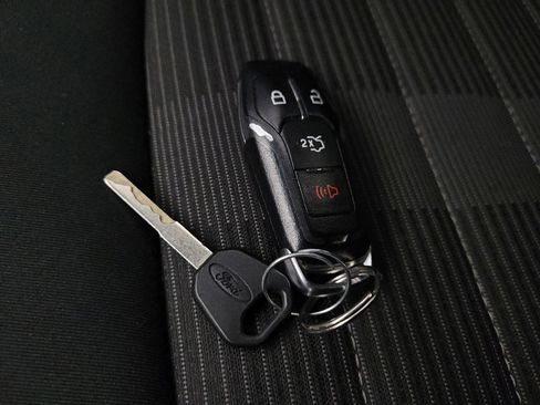 Used 2016 Ford Edge SEL image 32