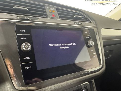 Used 2023 Volkswagen Tiguan SE w/ Panoramic Sunroof Package AWD/4WD image 24