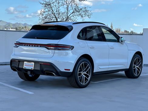 Certified 2025 Porsche Macan image 8