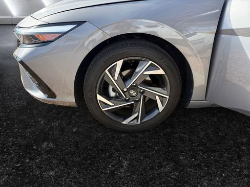 Certified 2024 Hyundai Elantra Limited image 27