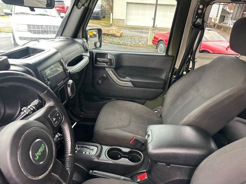 Used 2015 Jeep Wrangler Sport w/ Quick Order Package 24S AWD/4WD image 37